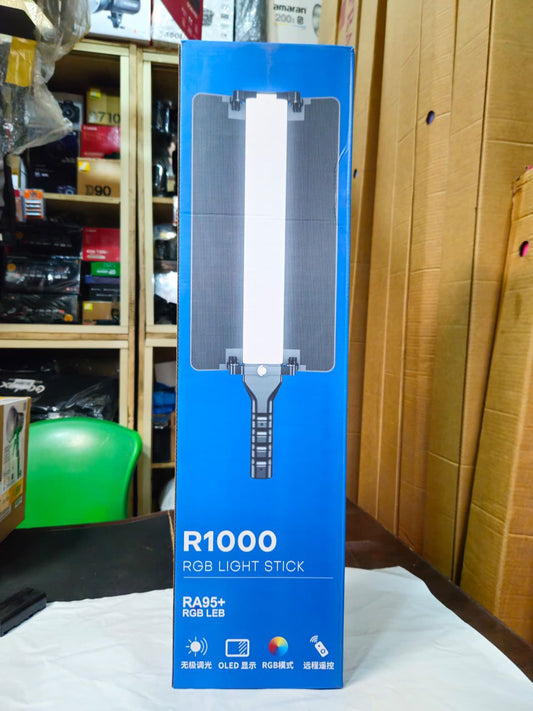 R1000 RGB Light Stick, un bâton lumineux RGB.